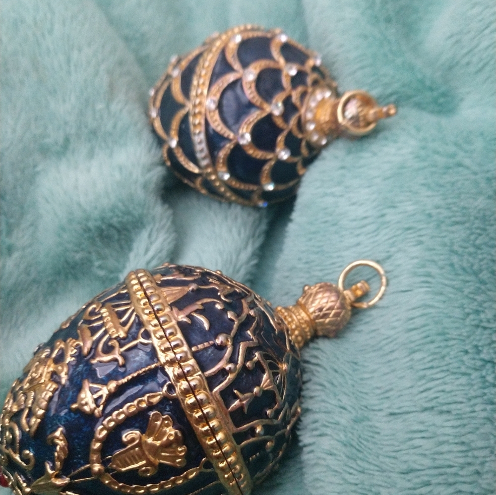 Faberge egg ornament for fan pull